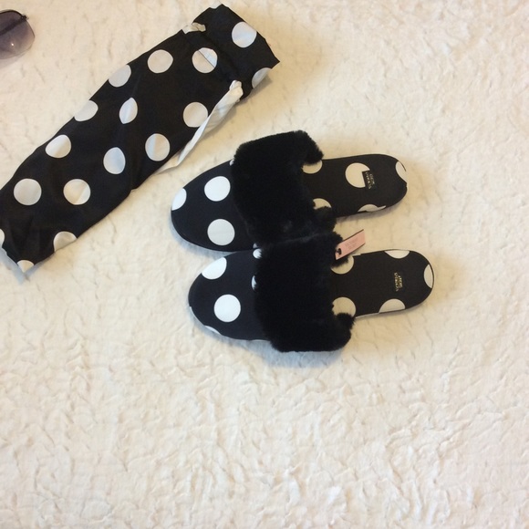 VICTORIA’S SECRET SLIPPERS MEDIUM (7-8) - Picture 4 of 5